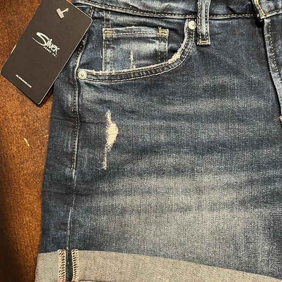 Silver Jeans Suki Jean Short.”Boyfriend Short Mid Rise” multiple sizes available - Picture 11 of 16